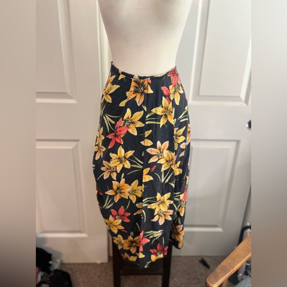 Item 048: EUC Jacqueline Ferrar 100% Silk Floral Wrap Skirt (Size 16P)